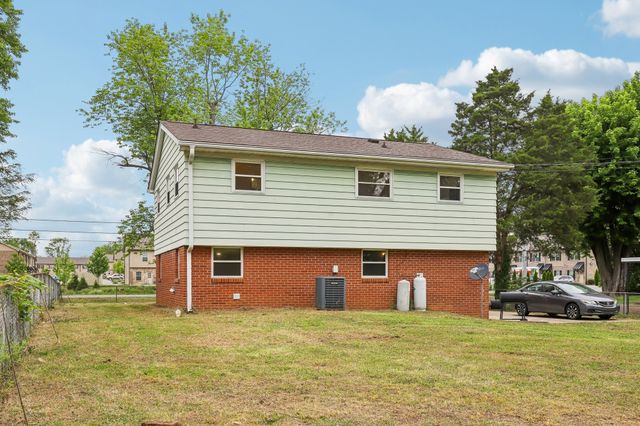 144 Airport Rd, Clarksville, TN 37042