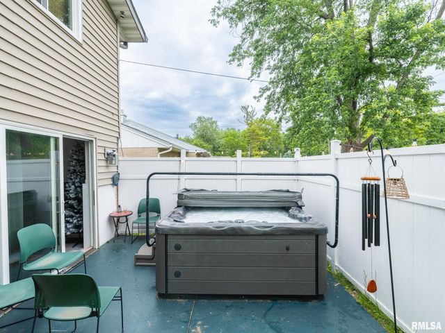 1630 W GAYLORD Avenue, Peoria, IL 61614