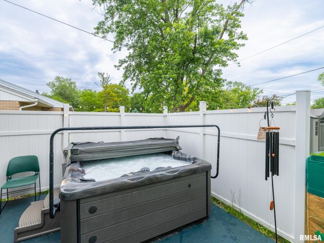 1630 W GAYLORD Avenue, Peoria, IL 61614