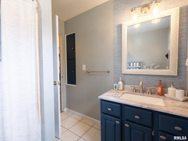 1630 W GAYLORD Avenue, Peoria, IL 61614