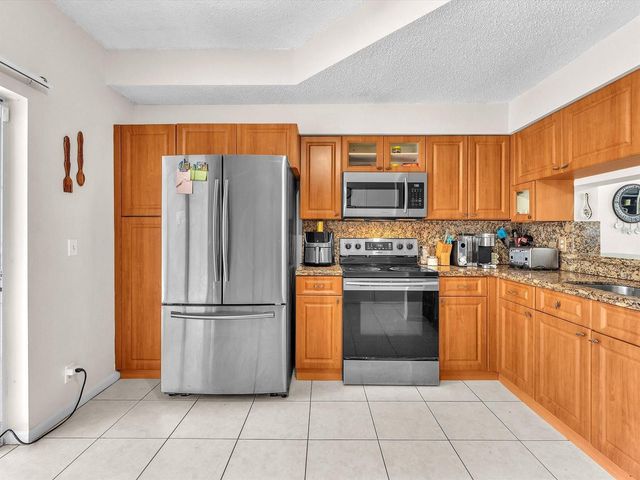 9850 NW 57TH Manor, Coral Springs, FL 33076