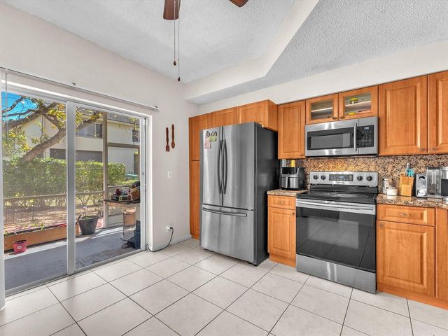9850 NW 57TH Manor, Coral Springs, FL 33076