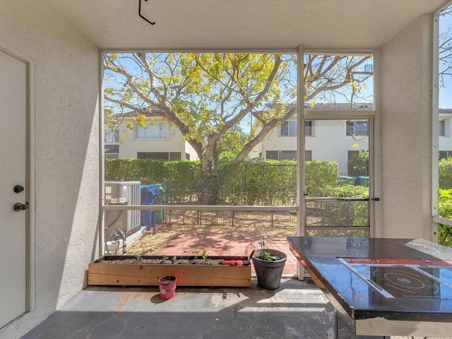 9850 NW 57TH Manor, Coral Springs, FL 33076