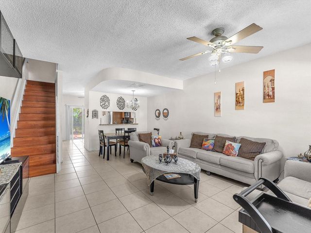 9850 NW 57TH Manor, Coral Springs, FL 33076
