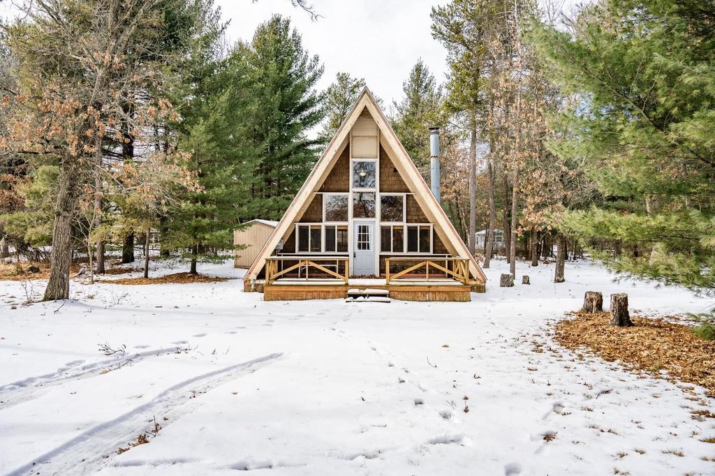 N8935 Deer Path, New Lisbon, WI 53950