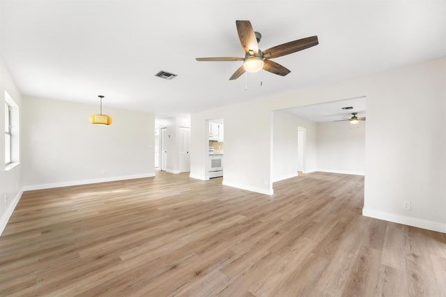 7281 N Pine Park Dr N, Lake Worth, FL 33467