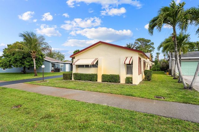 7281 N Pine Park Dr N, Lake Worth, FL 33467