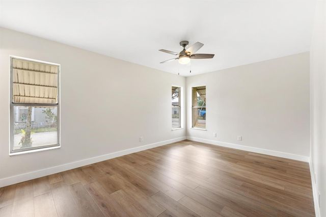7281 N Pine Park Dr N, Lake Worth, FL 33467