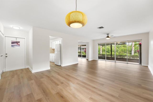 7281 N Pine Park Dr N, Lake Worth, FL 33467