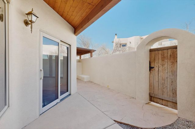 3153 La Paz Lane, Santa Fe, NM 87507