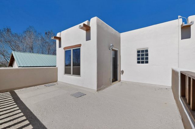 3153 La Paz Lane, Santa Fe, NM 87507