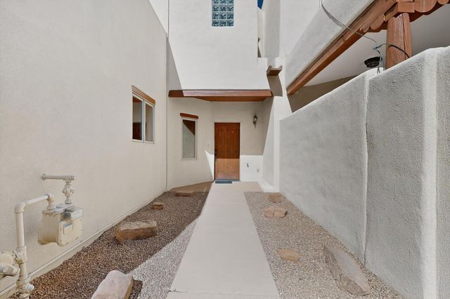 3153 La Paz Lane, Santa Fe, NM 87507