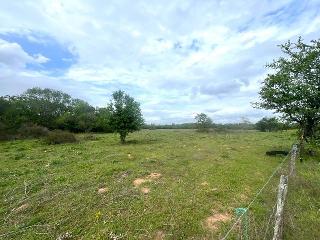 1900 Hluchan, Sealy, TX 77474