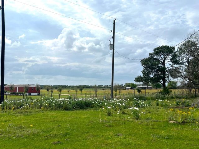 1900 Hluchan, Sealy, TX 77474