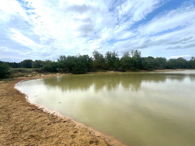1900 Hluchan, Sealy, TX 77474