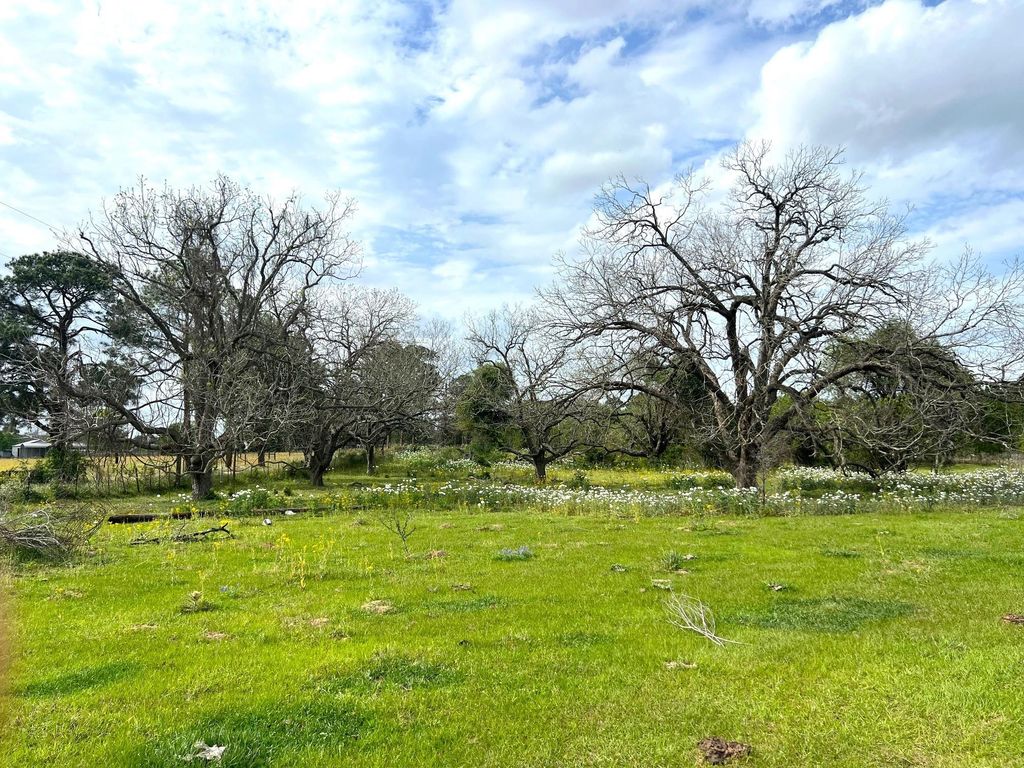 1900 Hluchan, Sealy, TX 77474
