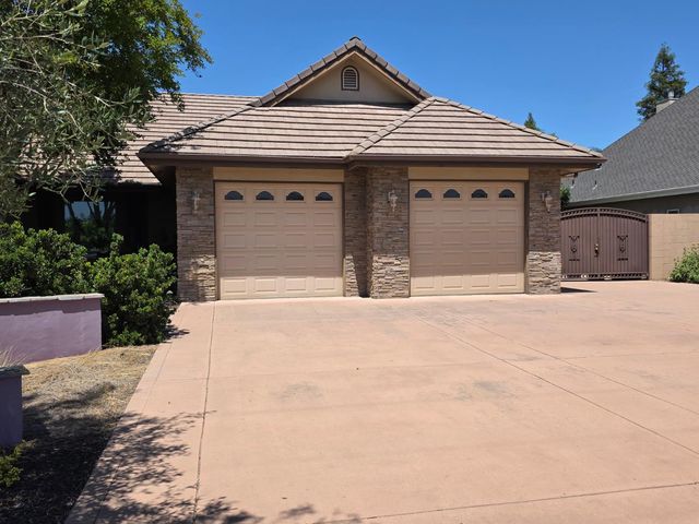 1072 Rorden Avenue, Selma, CA 93662