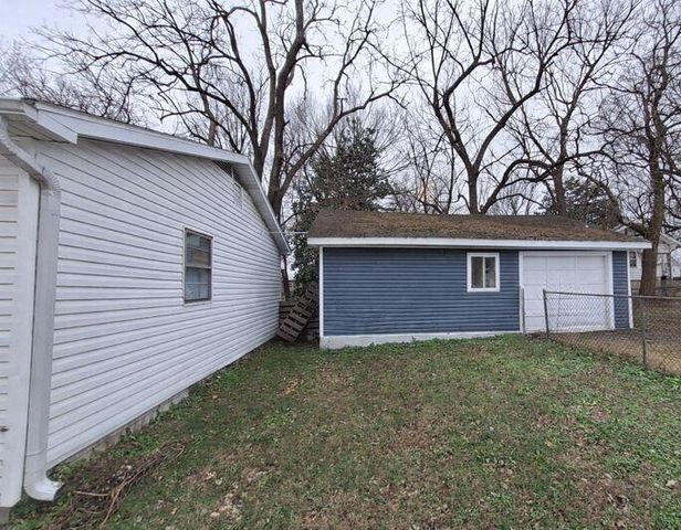 944 W Division Street, Springfield, MO 65803