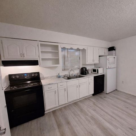 944 W Division Street, Springfield, MO 65803