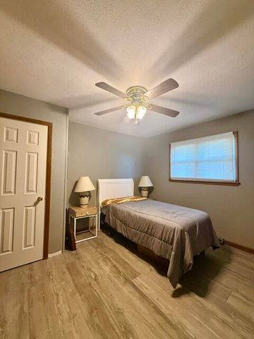 3336 E Alpine Drive, Springfield, MO 65804