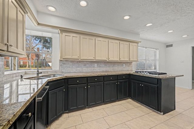 930 Bent Creek Court, Richmond, TX 77406