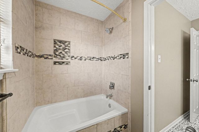 930 Bent Creek Court, Richmond, TX 77406