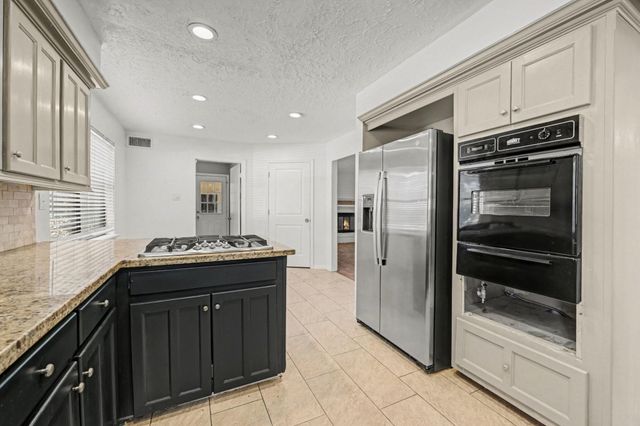 930 Bent Creek Court, Richmond, TX 77406