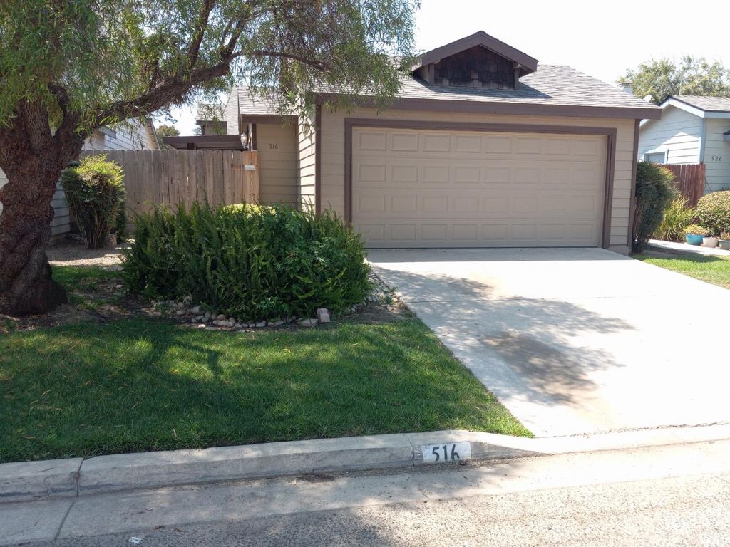 516 N Velie Drive, Visalia, CA 93292