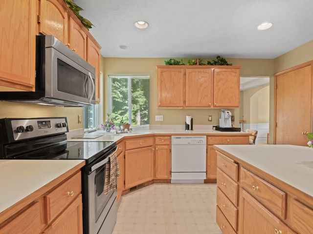1013 E Harding Dr, Spokane, WA 99218
