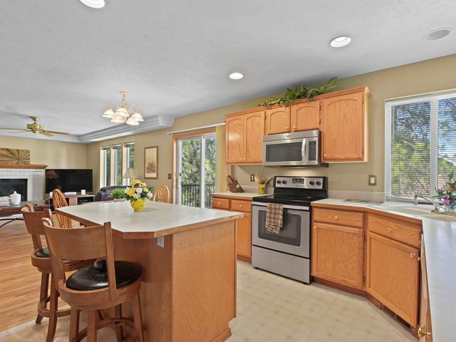 1013 E Harding Dr, Spokane, WA 99218