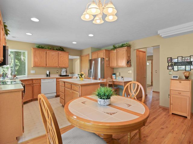 1013 E Harding Dr, Spokane, WA 99218