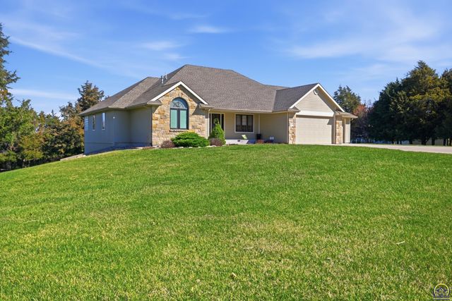 7848 SW Hiawatha DR, Topeka, KS 66615