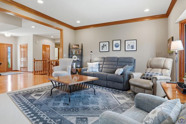 7848 SW Hiawatha DR, Topeka, KS 66615