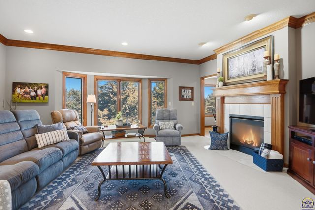 7848 SW Hiawatha DR, Topeka, KS 66615