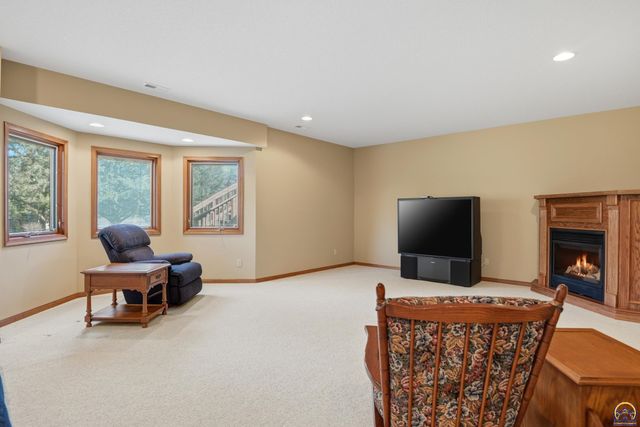 7848 SW Hiawatha DR, Topeka, KS 66615