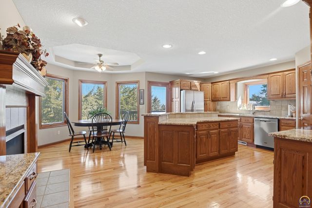 7848 SW Hiawatha DR, Topeka, KS 66615