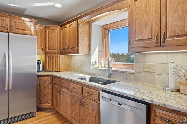 7848 SW Hiawatha DR, Topeka, KS 66615