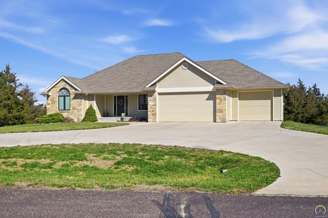 7848 SW Hiawatha DR, Topeka, KS 66615