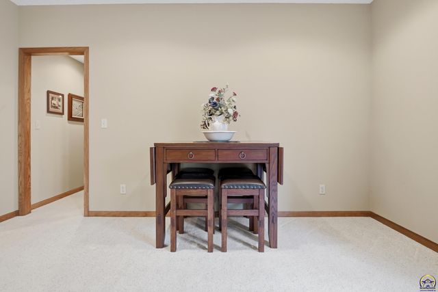 7848 SW Hiawatha DR, Topeka, KS 66615