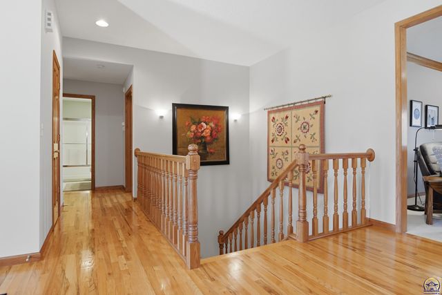 7848 SW Hiawatha DR, Topeka, KS 66615