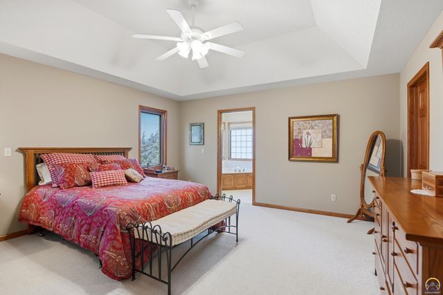 7848 SW Hiawatha DR, Topeka, KS 66615