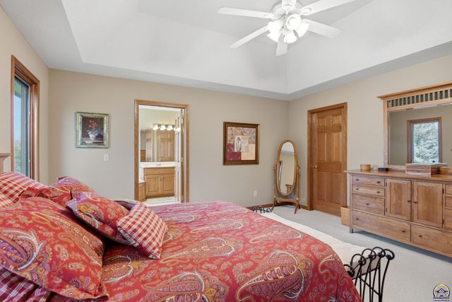 7848 SW Hiawatha DR, Topeka, KS 66615