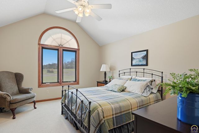 7848 SW Hiawatha DR, Topeka, KS 66615