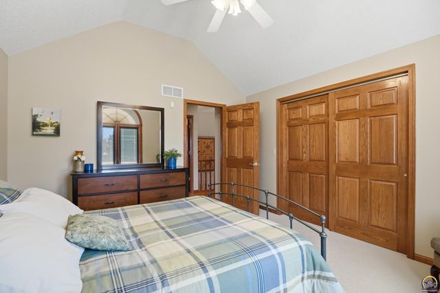 7848 SW Hiawatha DR, Topeka, KS 66615