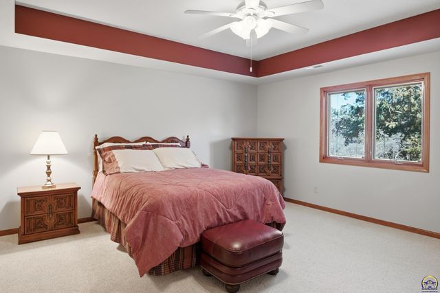 7848 SW Hiawatha DR, Topeka, KS 66615