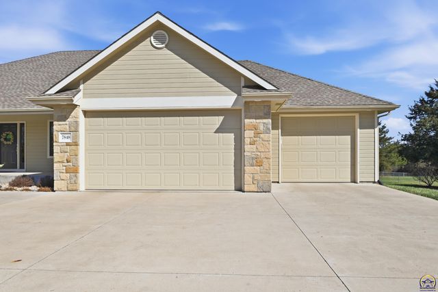 7848 SW Hiawatha DR, Topeka, KS 66615