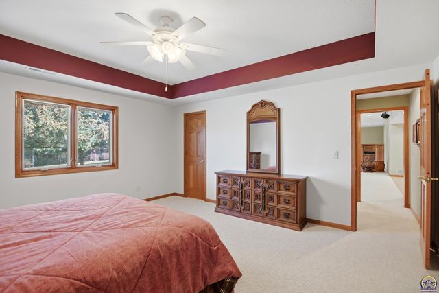 7848 SW Hiawatha DR, Topeka, KS 66615