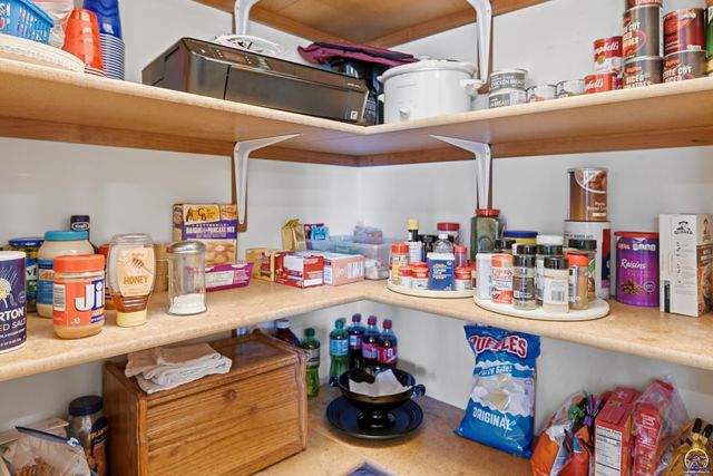 7848 SW Hiawatha DR, Topeka, KS 66615