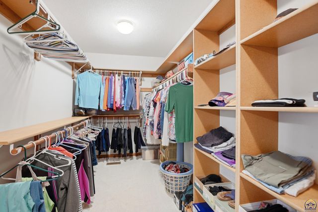 7848 SW Hiawatha DR, Topeka, KS 66615