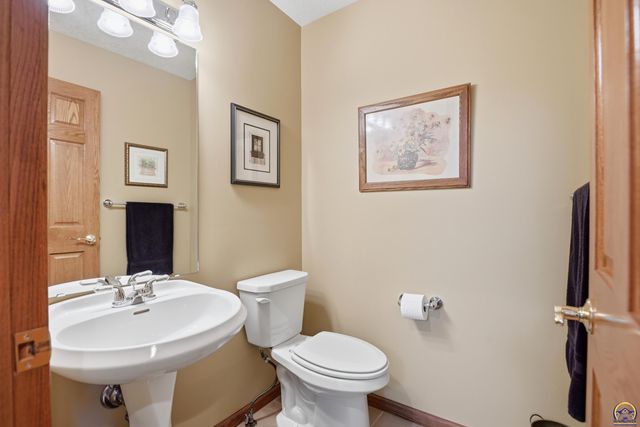 7848 SW Hiawatha DR, Topeka, KS 66615